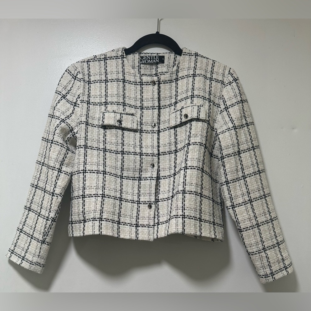 Gentle Woman Top Blazer Size M. Made from Thailand New without Tag!